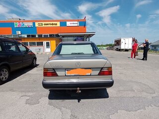 1990 Mercedes-Benz W124 200, бежевый, 1000000 рублей, вид 4