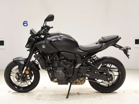 2025 Yamaha MT-07 (FZ-07), чёрный, 950000 рублей, вид 2
