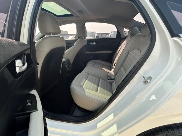 2022 Kia K3 II (China Market) Рестайлинг, белый, 2033000 рублей - вид 24