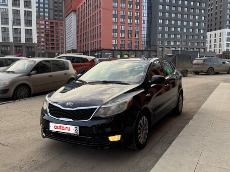 2016 Kia Rio III Рестайлинг, чёрный, 1300000 рублей, вид 3