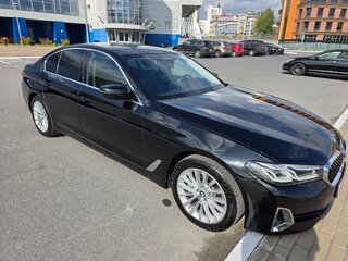 2020 BMW 5 серии 530i xDrive VII (G30/G31/G38) Рестайлинг, чёрный, 5800000 рублей, вид 3