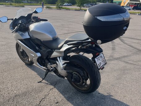 2017 Honda VFR 800, серебристый, 760000 рублей, вид 4