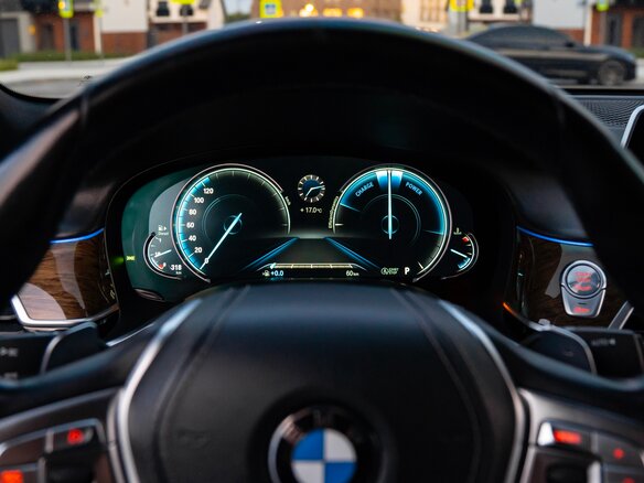 2016 BMW 7 серии 740d xDrive VI (G11/G12), серый, 4500000 рублей - вид 27