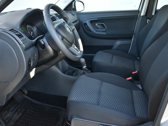2013 Skoda Fabia II Рестайлинг, жёлтый - вид 10
