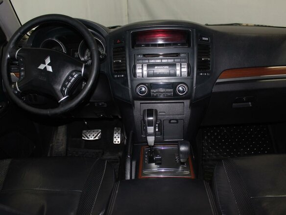 2008 Mitsubishi Pajero IV, серебристый - вид 4