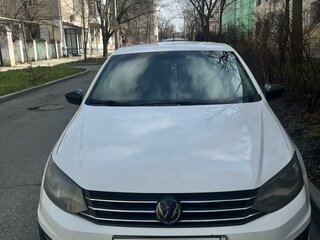 2017 Volkswagen Polo V Рестайлинг, белый, 800000 рублей, вид 2