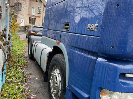 2005 DAF 95XF, синий, 4600000 рублей, вид 2