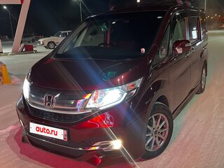 2017 Honda Stepwgn V Рестайлинг, красный, 2000000 рублей, вид 1