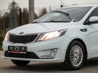 2014 Kia Rio 5-speed III, белый, 900000 рублей, вид 3