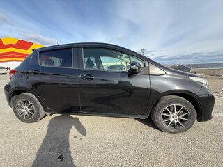 2011 Toyota Vitz III (XP130), чёрный, 750000 рублей, вид 2