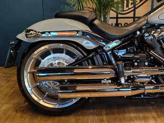 2024 Harley-Davidson Fat Boy, серебристый, 3300000 рублей, вид 5