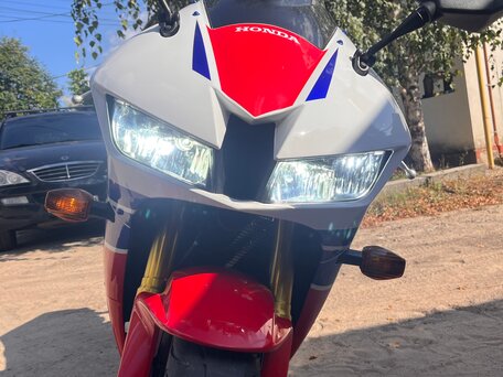 2015 Honda CBR 600RR, красный, 680000 рублей, вид 1
