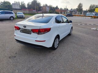 2016 Kia Rio III Рестайлинг, белый, 1100000 рублей, вид 3
