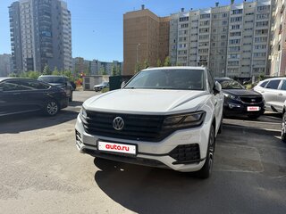 2019 Volkswagen Touareg III, белый, 5800000 рублей, вид 3