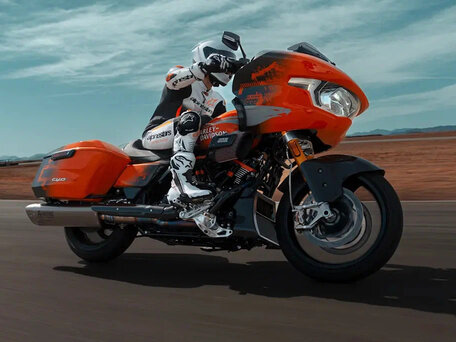 2025 Harley-Davidson CVO Road Glide RR, пурпурный, 21000000 рублей, вид 5