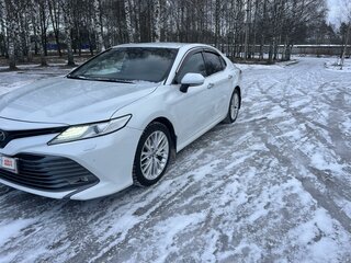 2019 Toyota Camry VIII (XV70), белый, 3250000 рублей, вид 2