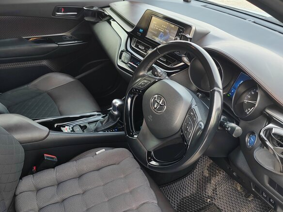 2017 Toyota C-HR I, серебристый, 2400000 рублей - вид 6