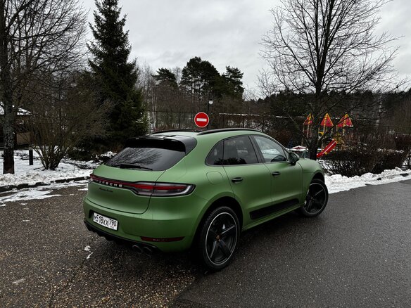 2019 Porsche Macan Turbo I Рестайлинг, красный, 6800000 рублей - вид 2