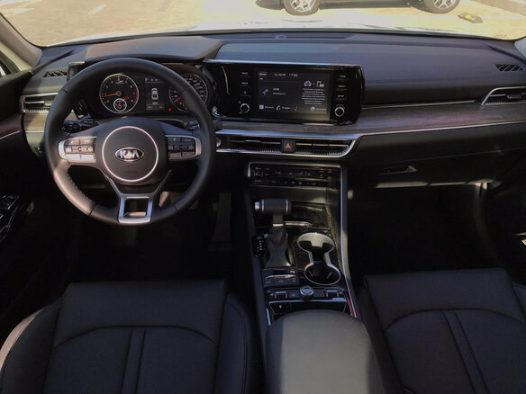 2021 Kia K5 III, белый - вид 3