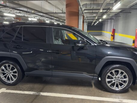 2025 Toyota RAV4 V (XA50), чёрный, 4285000 рублей, вид 4