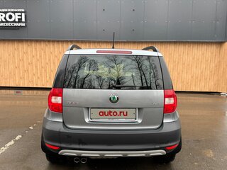 2013 Skoda Yeti I, серый, 1200000 рублей, вид 4