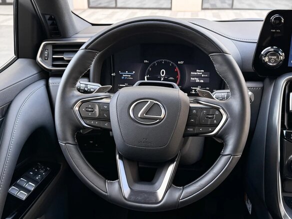 2026 Lexus LX 700h IV, белый - вид 9