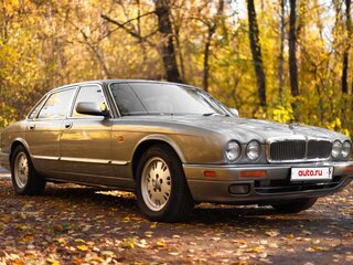 1995 Jaguar XJ Classic Sovereign II (X300), серый, 1700000 рублей, вид 3