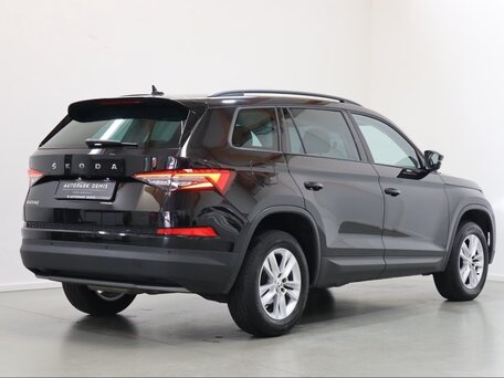 2022 Skoda Kodiaq I Рестайлинг, чёрный, 3050000 рублей, вид 4
