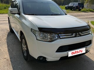 2014 Mitsubishi Outlander III Рестайлинг, белый, 1700000 рублей, вид 2