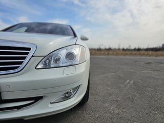 2008 Mercedes-Benz S-Класс 550 V (W221), белый, 3500000 рублей, вид 3