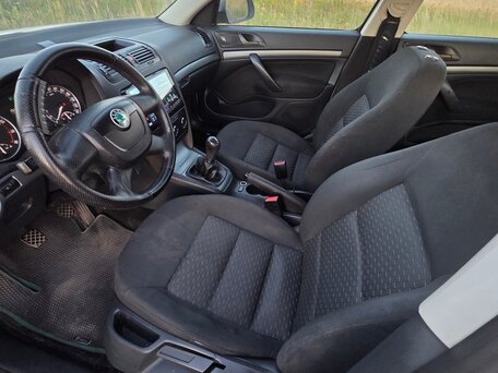 2013 Skoda Octavia II (A5) Рестайлинг, белый, 520000 рублей, вид 5