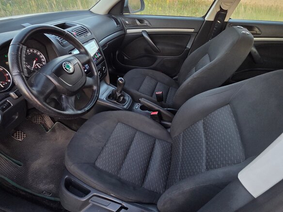 2013 Skoda Octavia II (A5) Рестайлинг, белый, 490000 рублей - вид 4