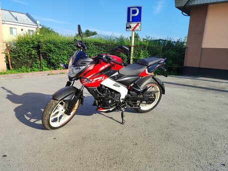2021 Bajaj Pulsar NS 200, красный, 255000 рублей, вид 1