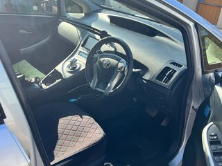2014 Toyota Prius III Рестайлинг (XW30), серый, 1450000 рублей, вид 3