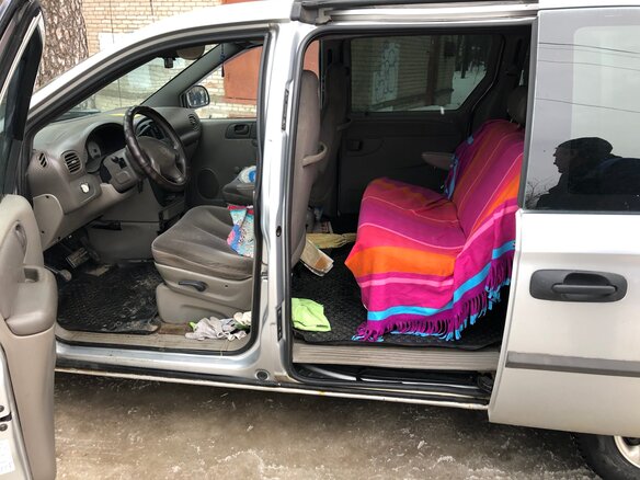 2001 Dodge Caravan 3-speed IV, серебристый - вид 4