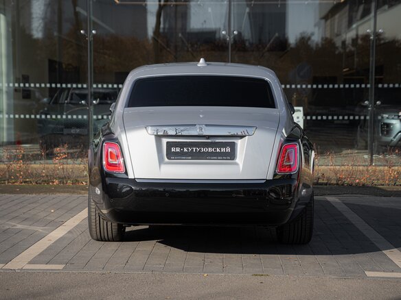 2026 Rolls-Royce Phantom Extended VIII Рестайлинг (Series II), чёрный, 86000000 рублей - вид 13