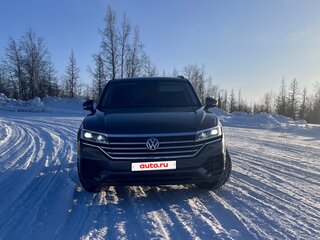 2018 Volkswagen Touareg III, серый, 3700000 рублей, вид 2