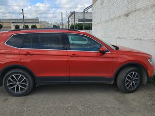2018 Volkswagen Tiguan Allspace II, красный, 2300000 рублей, вид 3
