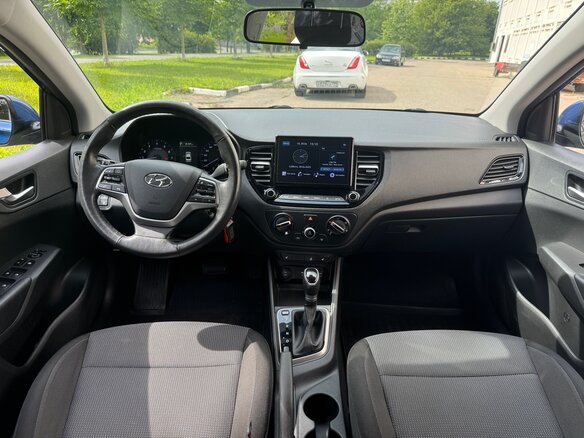 2022 Hyundai Solaris II Рестайлинг, синий, 1370000 рублей - вид 10