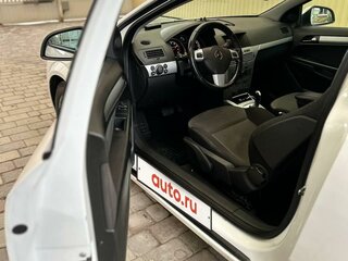 2011 Opel Astra GTC H Рестайлинг, белый, 715000 рублей, вид 4