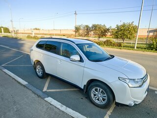 2014 Mitsubishi Outlander III Рестайлинг, белый, 2000000 рублей, вид 2
