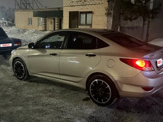 2014 Hyundai Solaris I, бежевый, 850000 рублей, вид 4