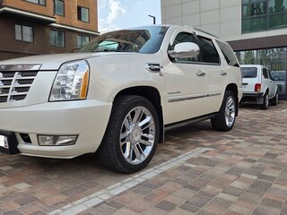 2010 Cadillac Escalade III, белый, 1800000 рублей, вид 1
