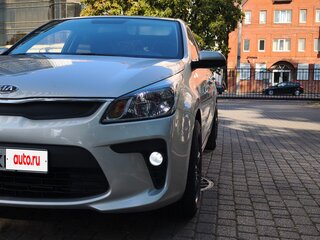 2019 Kia Rio IV, серебристый, 1300000 рублей, вид 3