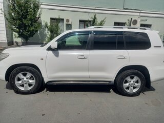 2011 Toyota Land Cruiser 200 Series, белый, 2800000 рублей, вид 4