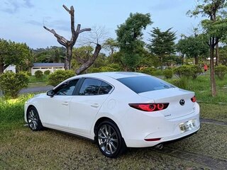 2022 Mazda 3 Axela IV (BP), белый, 1440000 рублей, вид 4