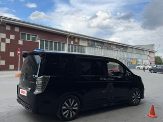2012 Honda Stepwgn Spada IV Рестайлинг, чёрный, 1690000 рублей, вид 2