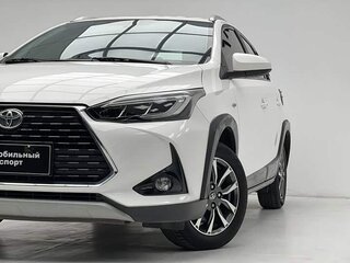 2022 Toyota Yaris L X XP150 Рестайлинг, белый, 1540000 рублей, вид 3