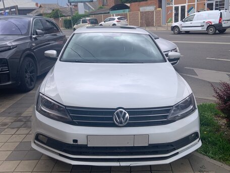 2017 Volkswagen Jetta VI Рестайлинг, белый, 920000 рублей, вид 3
