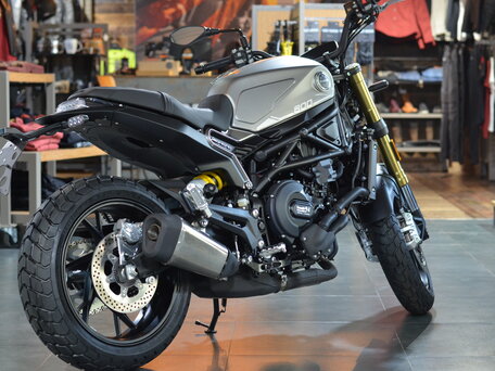 2023 Benelli Leoncino 800, серый, 660000 рублей, вид 3